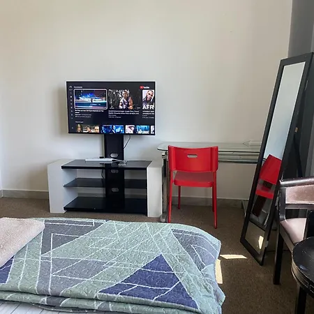 Twin Room With Shared Bathroom - No Parking Space Abu Dhabi Exterior photo